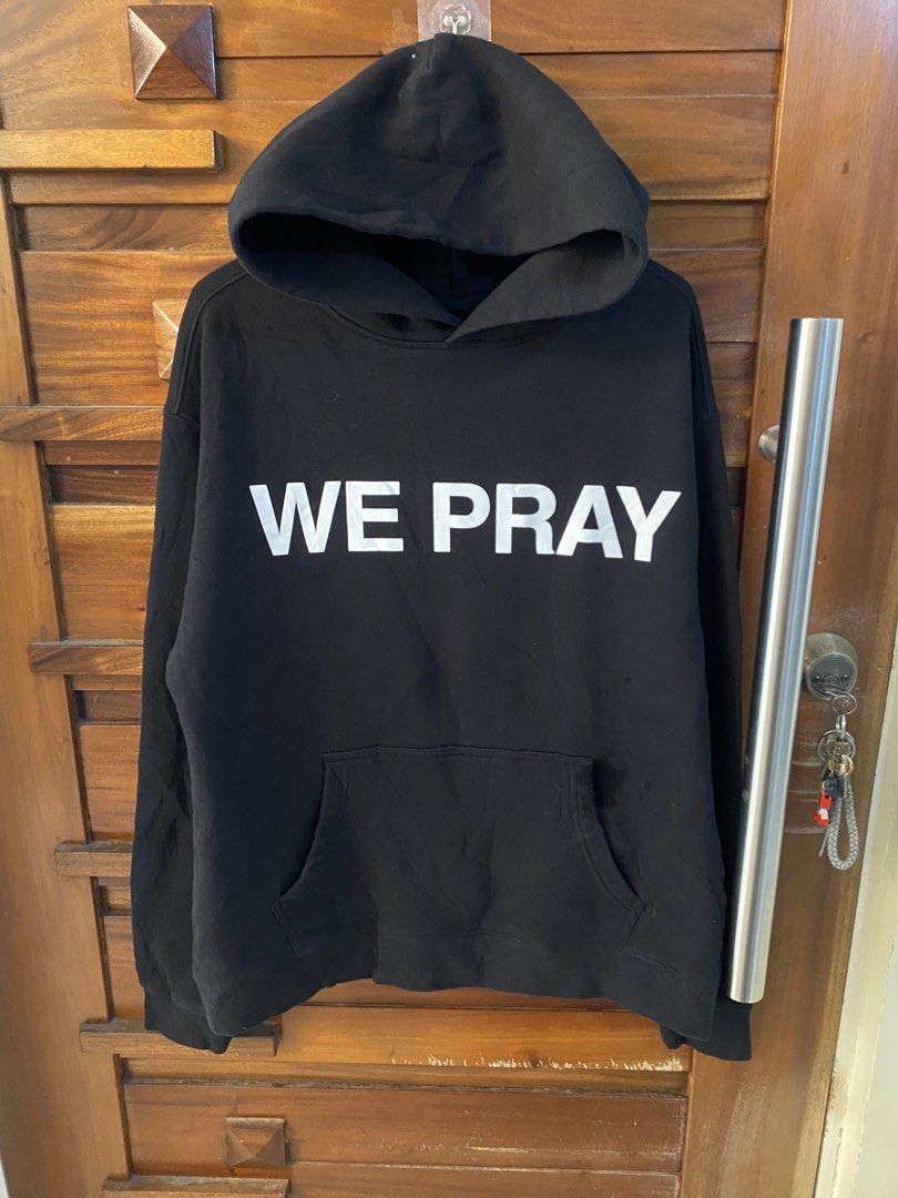COLDPLAY MOON MUSIC (Category: Coats, Jackets and Outerwear) located in Cavite. Submitted by gedom (Listing ID 1469415152, Image 1). Description: Coldplay moon music official merch Size medium 22/27 Dimes Black 10/10.
