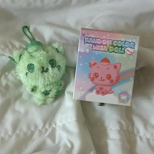Color Green Kuri, Toys & Collectibles, Fan Merchandise, K-Wave ...