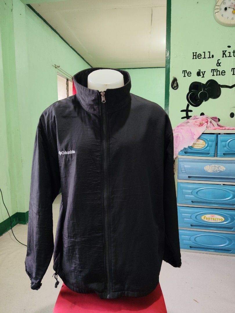 COLUMBIA (Category: Coats, Jackets and Outerwear) located in Manila. Submitted by vinsoy_21 (Listing ID 1469477076, Image 3). Description: .