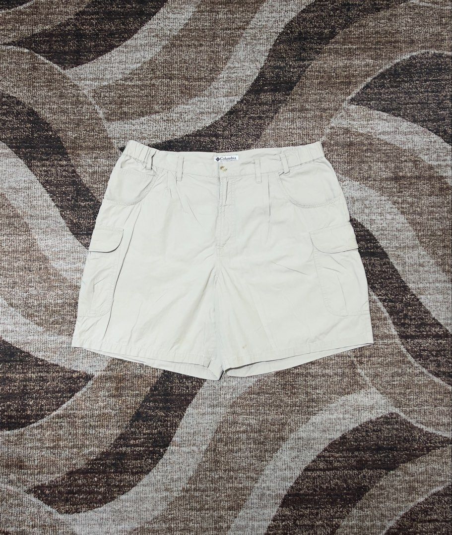 Columbia Cargo Shorts (Category: Shorts) located in Rizal. Submitted by ithriftph_ (Listing ID 1469508786, Image 1). Description: 🔻 Details 🔻 Columbia Cargo Shorts Off white colorway 7 pockets Authentic Complete Tags Waistline: 40" Length: 20" Leg hole: 14" Color rate: 8/10 Condition: 8/10 Issue: washable stain (see last pic) Price: 400 pesos Reminders: Color may vary due to lighting and your screen resolution. Note: Ready to wear (already wash