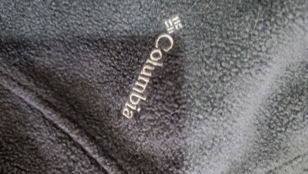 COLUMBIA FLEECE FULL ZIP JACKET (Category: Coats, Jackets and Outerwear) located in Midsayap. Submitted by macoy.picker (Listing ID 1469404021, Image 2). Description: Columbia Fleece Full zip Jacket Preloved Size: Large / 21 x 24.5 Courier: JNT MOP : Gcash / Maribank Location: North Cotabato.