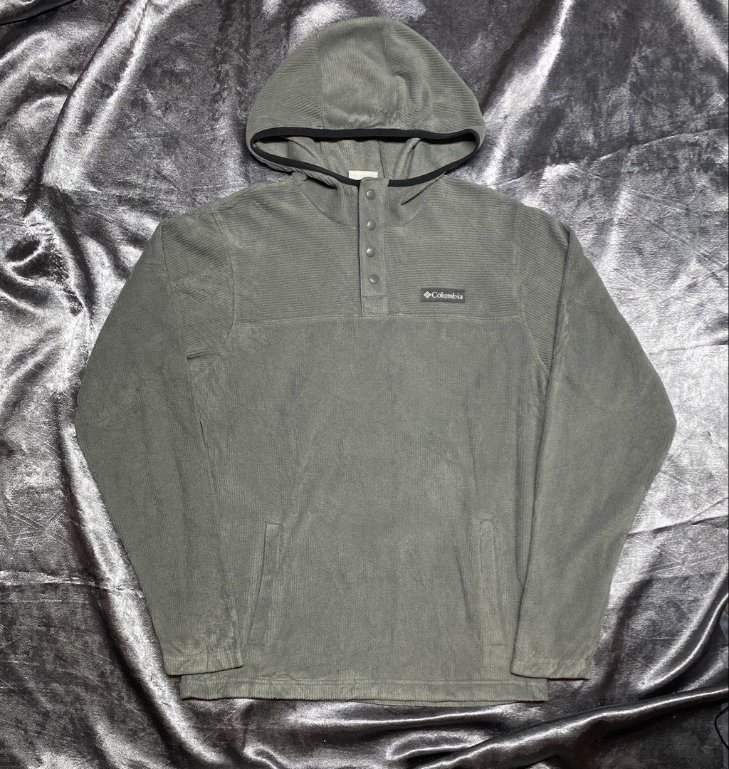Columbia Fullzip Gray Hoodie (Category: Coats, Jackets and Outerwear) located in General Trias. Submitted by kevinthriftshop (Listing ID 1469510924, Image 1). Description: .