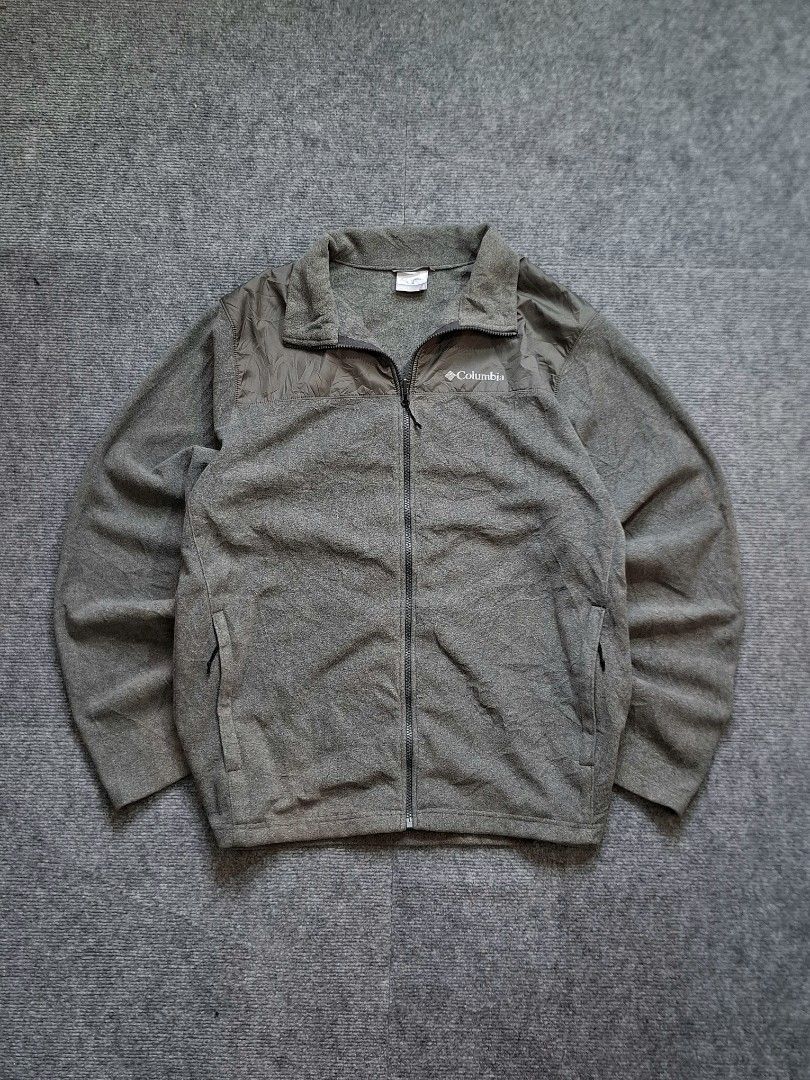 COLUMBIA Grey Fleece Zip Up Jacket (Category: Coats, Jackets and Outerwear) located in Las Pinas. Submitted by nevergetsold.ph (Listing ID 1469495329, Image 1). Description: COLUMBIA Grey Fleece Zip Up Jacket Color Rate: 9/10 Condition Rate: 9/10 Best fit to Large - XL Dimentions (inches) Width: 25 Length: 30 Sleeve Length: 28 Issues: none.