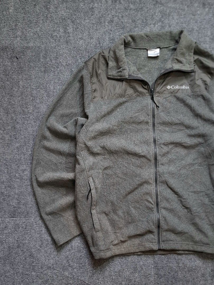 COLUMBIA Grey Fleece Zip Up Jacket (Category: Coats, Jackets and Outerwear) located in Las Pinas. Submitted by nevergetsold.ph (Listing ID 1469495329, Image 2). Description: COLUMBIA Grey Fleece Zip Up Jacket Color Rate: 9/10 Condition Rate: 9/10 Best fit to Large - XL Dimentions (inches) Width: 25 Length: 30 Sleeve Length: 28 Issues: none.