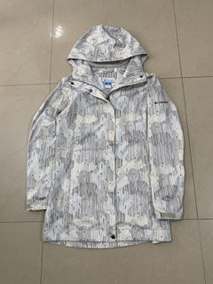 (Category: ) located in . Submitted by hustlethrift_2600 (Listing ID 1469561054, Image 1). Description: .