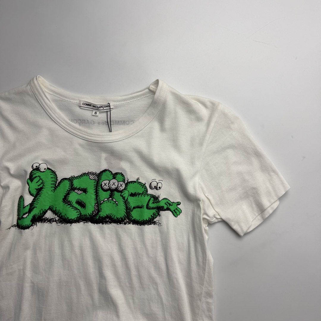Comme des Garcon x Kaws (Category: Shirts) located in Quezon City. Submitted by beastmnl (Listing ID 1469510324, Image 2). Description: Dimension 15 width 24 length .
