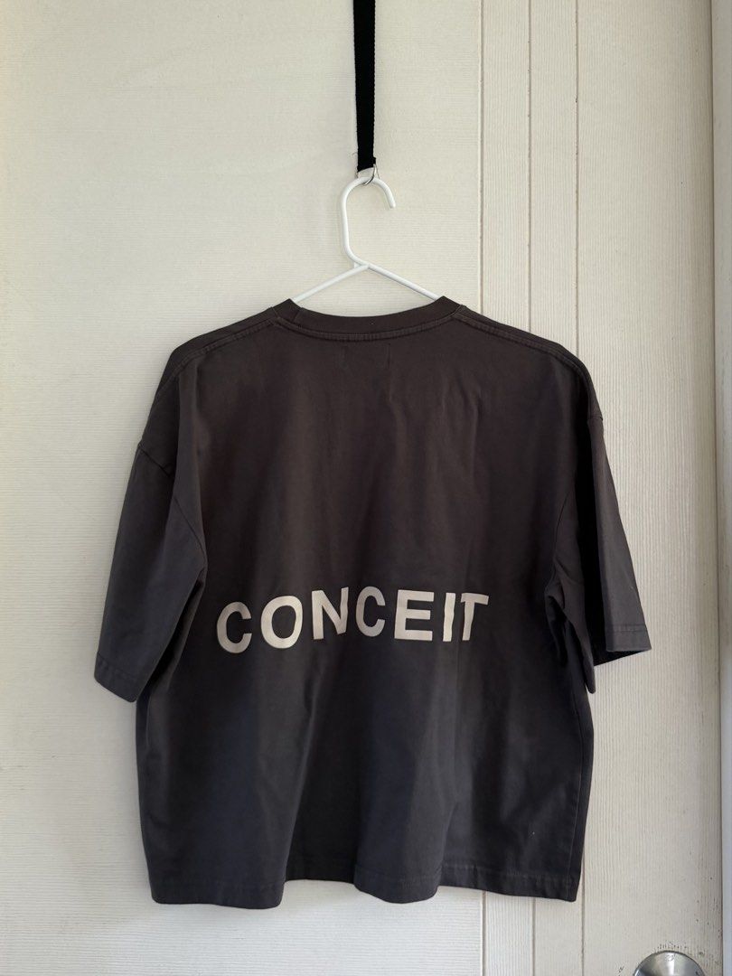 Conceit Cropped Tee Size Large (Category: Tshirts & Polo Shirts ) located in Manila. Submitted by cinnmoroll (Listing ID 1469402075, Image 2). Description: - unisex Brand: Conceit - Style: Cropped tee with relaxed fit - Color: Dark Grey - Size: Large - Design: Small chest text, large bold CONCEIT back print - Condition: Worn once, practically brand new with no flaws or fading.
