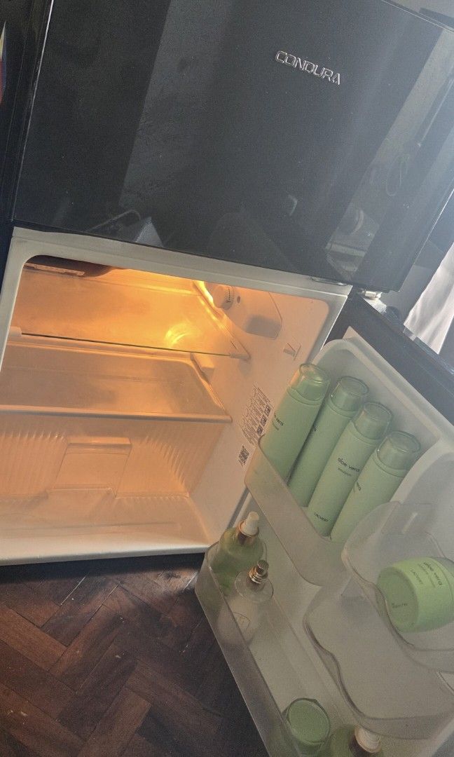 Condura refrigerator (Category: Refrigerators and Freezers) located in Paranaque City. Submitted by raeezzza (Listing ID 1469420246, Image 3). Description: .