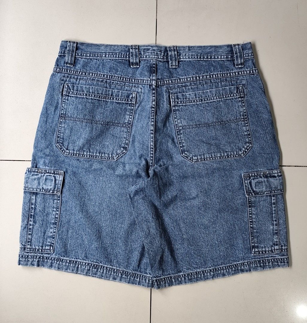 CONSENSUS DENIM CARGO SHORTS (Category: Shorts) located in Caloocan City. Submitted by carlo_pwd (Listing ID 1469520305, Image 1). Description: BRAND CONSENSUS WAIST - 36 LENGTH -22 HEM - 12.