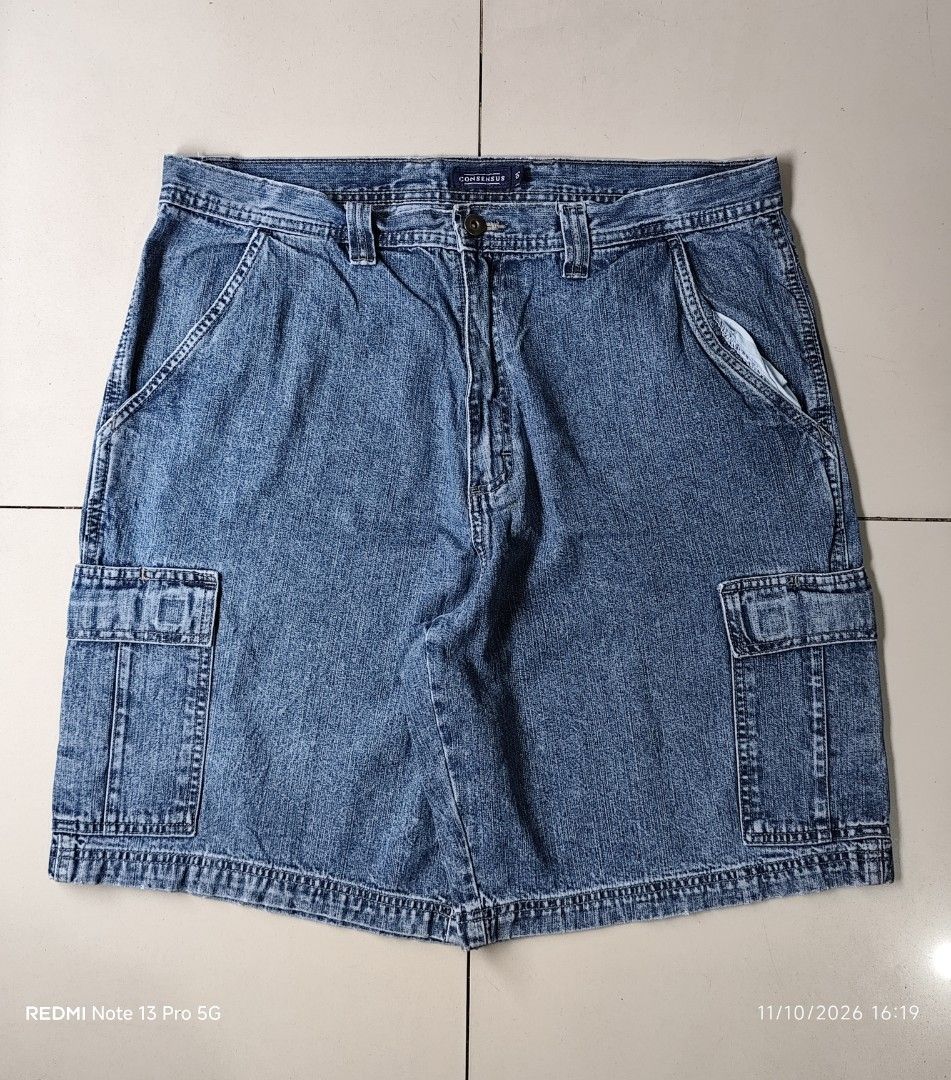 CONSENSUS DENIM CARGO SHORTS (Category: Shorts) located in Caloocan City. Submitted by carlo_pwd (Listing ID 1469520305, Image 2). Description: BRAND CONSENSUS WAIST - 36 LENGTH -22 HEM - 12.