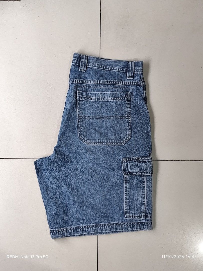 CONSENSUS DENIM CARGO SHORTS (Category: Shorts) located in Caloocan City. Submitted by carlo_pwd (Listing ID 1469520305, Image 3). Description: BRAND CONSENSUS WAIST - 36 LENGTH -22 HEM - 12.