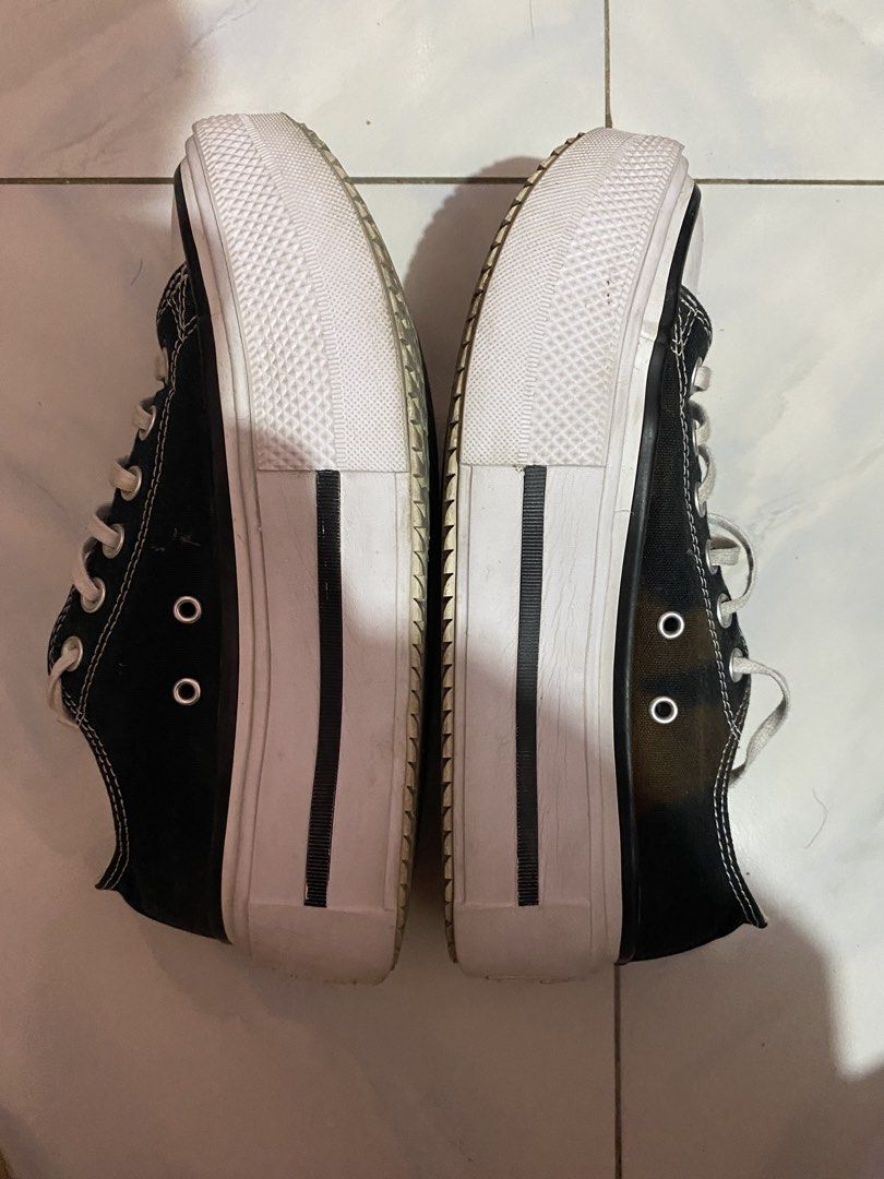 Converse Platform Black Canvas Sneakers (Category: Sneakers) located in San Fernando. Submitted by keysjeyshop (Listing ID 1469547388, Image 2). Description: - Brand: Converse - Style: Black canvas platform sneakers with thick white soles and black stripe detail - Color: Black and white - Size: US Men 6.5 / Women 8.5, UK 6.5, EUR 39.5 - Condition: Normal wear on rubber and canvas, inside tags intact - RFS: Decluttering (Ready to ship).