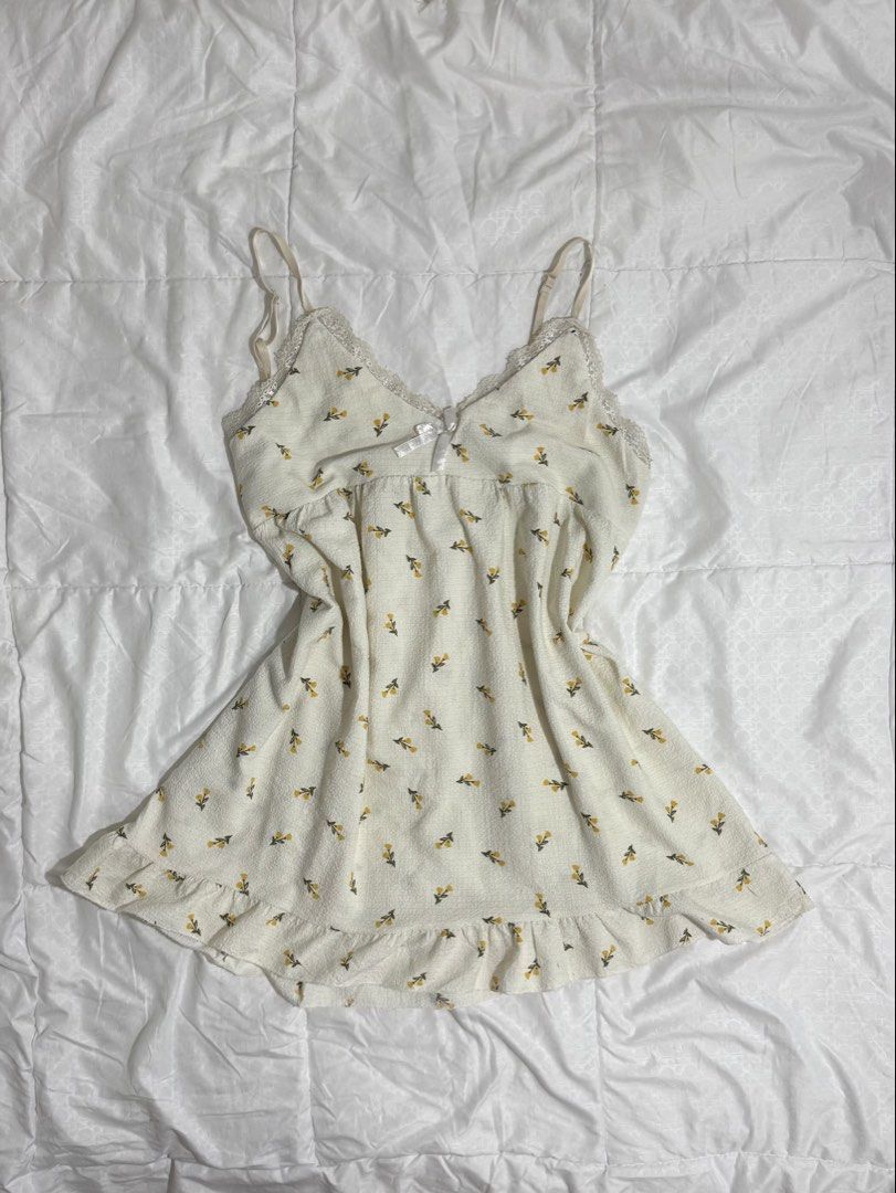 COQUETTE STRAPPY SLEEPWEAR TOPS BUNDLE (Category: Sleeveless) located in Baler. Submitted by pia_preloved_thrifted (Listing ID 1469516719, Image 3). Description: Preloved M-L Pink: No issues White: Has lint MOD: JNT/ORANGE APP CO MOP: GCASH LOC: AURORA PROVINCE .
