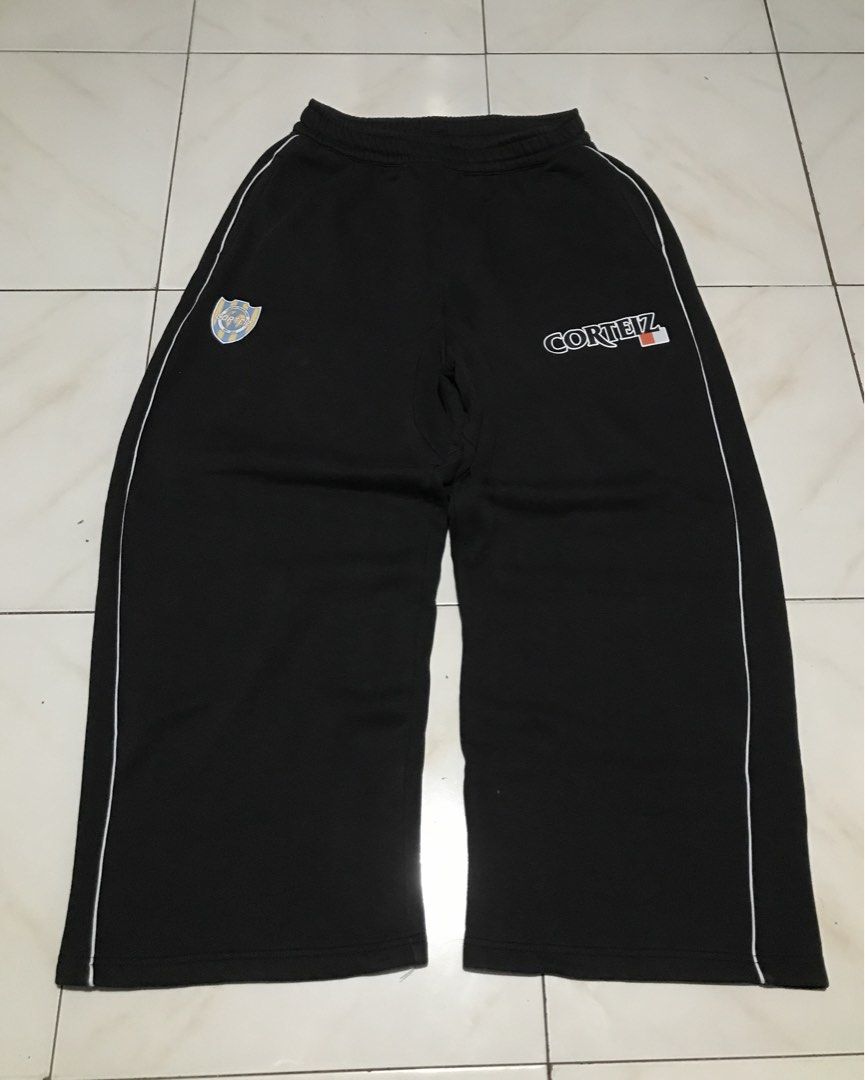 Corteiz Sweat Pants (Category: Joggers) located in Quezon City. Submitted by thriftwithlaw (Listing ID 1469508187, Image 1). Description: Baggy Fit Corteiz Sweatpants Freesize x 39.5 x 12.