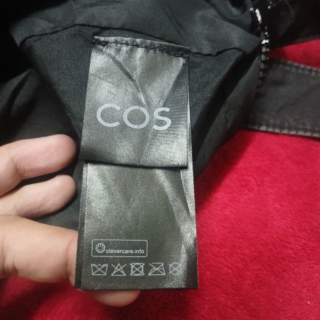 COS Crescent Crossbody Bag — Black (Category: Cross-body Bags) located in Cagayan de Oro. Submitted by susanthrifts (Listing ID 1469466127, Image 3). Description: ​Condition: Pre-owned, good condition with normal gentle edge wear along the seams. ​Details: ​Lightweight garment-washed nylon/poly fabric with a soft, slouchy crescent silhouette. ​Secure top zip closure and adjustable strap with side buckle detail. ​Interior COS label and official pr