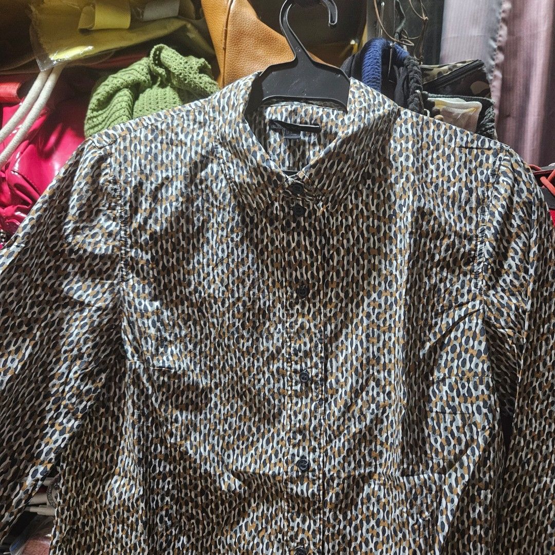 COS LEOPARD PRINT BLOUSE — LIKE NEW! (Category: Longsleeves) located in Manila. Submitted by smartluxeph (Listing ID 1469496247, Image 3). Description: 🐆 COS LEOPARD PRINT BLOUSE — LIKE NEW! 💄 LP: ₱550 ✨ Authentic COS | EUR 36 (Small) 🤎 Chic abstract leopard print in black, camel, cream & gray ✨ Mandarin-style collar, front buttons & long sleeves ✨ Gathered shoulder details, flattering cut & lightweight fabric 💖 Classy and versatile! Perfect 