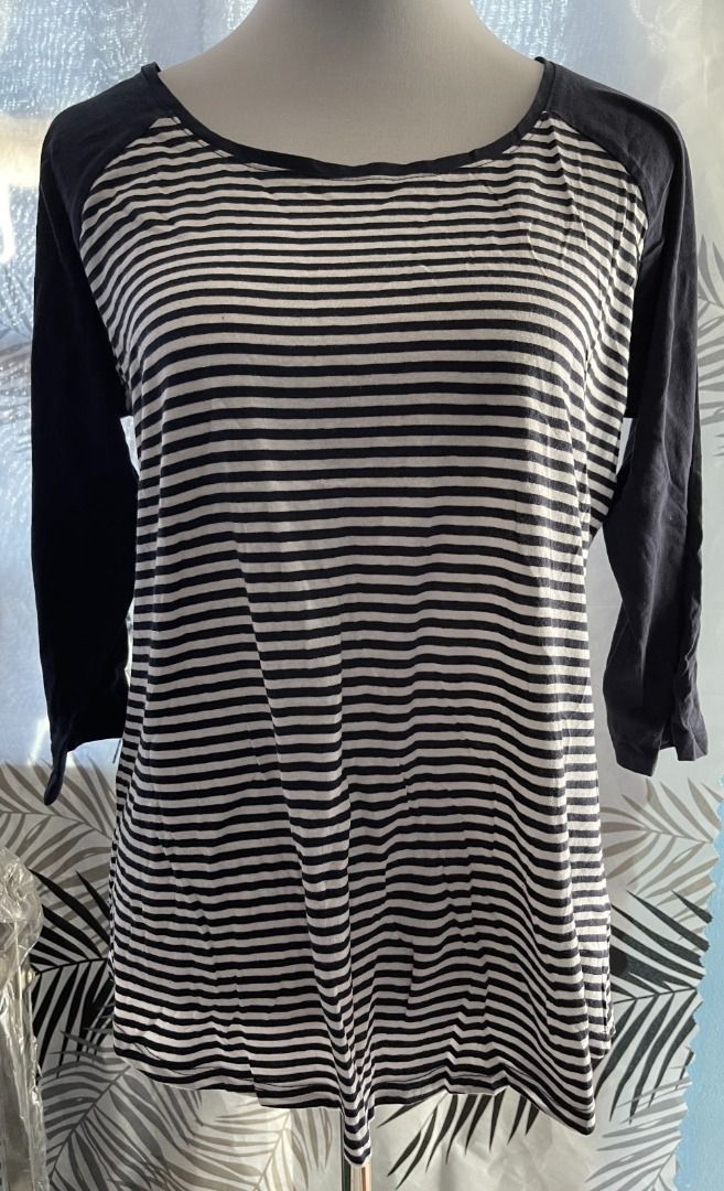 Cotton On Tops (Category: Others Tops) located in Las Pinas. Submitted by elnictomasco (Listing ID 1469442476, Image 1). Description: Cotton On Tops Pick up or Shipping: Lalamove 📍Las Pinas City, Metro Manila .