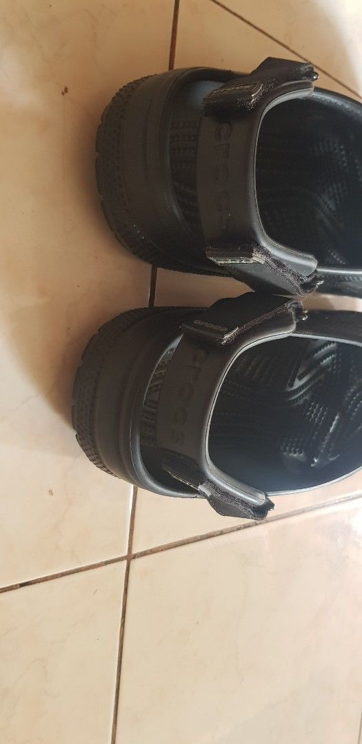 Crocs Boulder Colorado (Category: Slippers & Slides) located in Bayombong. Submitted by eugeneamor58469 (Listing ID 1469408537, Image 2). Description: Original Crocs Boulder Colorado,in very good condition,no issues.reason for selling decluttering.