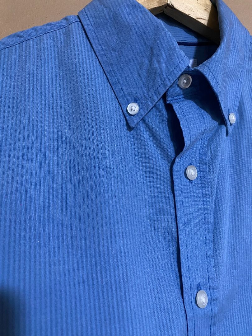 Croft & Barrow Pinstripes Button Down Polo (Category: Tshirts & Polo Shirts ) located in Cadiz. Submitted by thespotcdz (Listing ID 1469540925, Image 2). Description: Small on tag Fits Large Width 20" Length 29.5" Excellent condition.