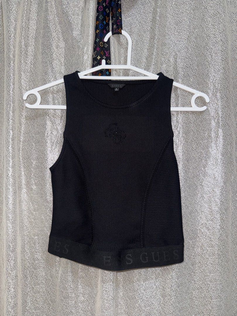 cropped sleeveless top (Category: Activewear) located in Manila. Submitted by silentrabbit_4325e7 (Listing ID 1469516037, Image 1). Description: .