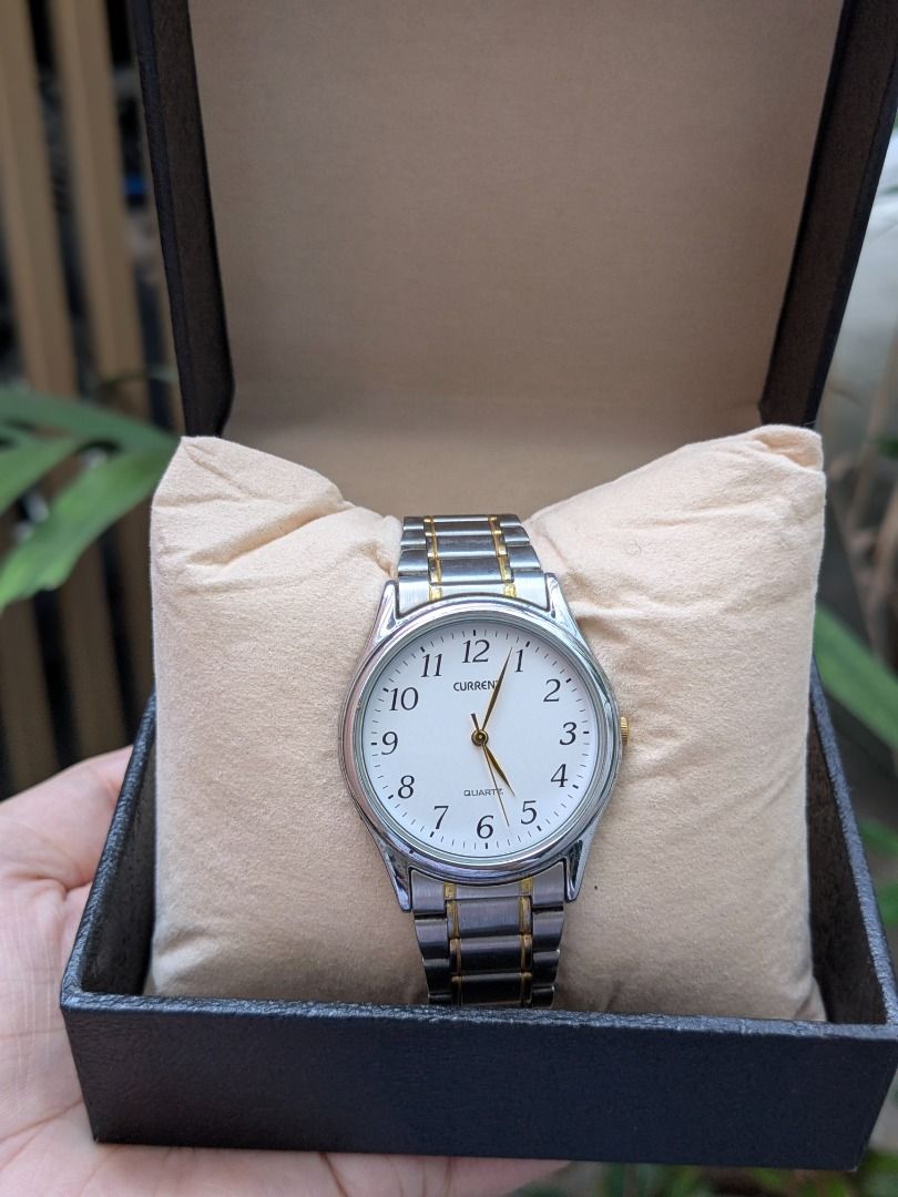 Current by Seiko Two-tone Watch (Category: Men's Watches) located in Quezon City. Submitted by nnncorner (Listing ID 1469527303, Image 1). Description: Original Current Y121CC04 by Seiko Two-tone Watch Silver White Bezel Japan Movement 31 mm face / bigger than 20 pesos Fits wrist 17-22cm (can self adjust) UNISEX No scratches nor hairlines on glass face Clean inside and outside No tarnishing on silver and gold hardware It comes with a replacement 