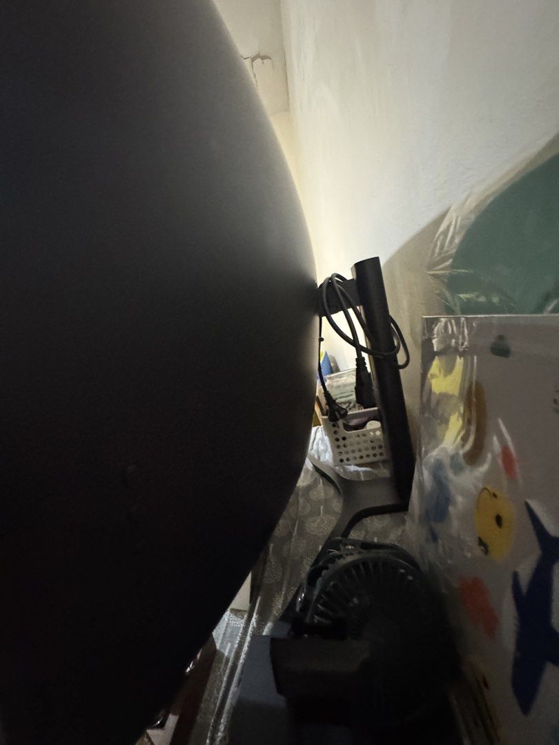 Curved Computer Monitor (Category: Monitor Screens) located in Makati City. Submitted by lizarrrrrrrrr (Listing ID 1469487055, Image 2). Description: pitch black screen broken.