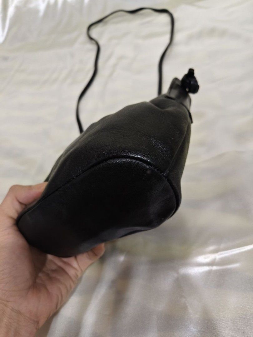 CUTE GENUINE LEATHER SLING 7/6" (Category: Cross-body Bags) located in Gamu. Submitted by 2022bagsbunny (Listing ID 1469401373, Image 2). Description: .