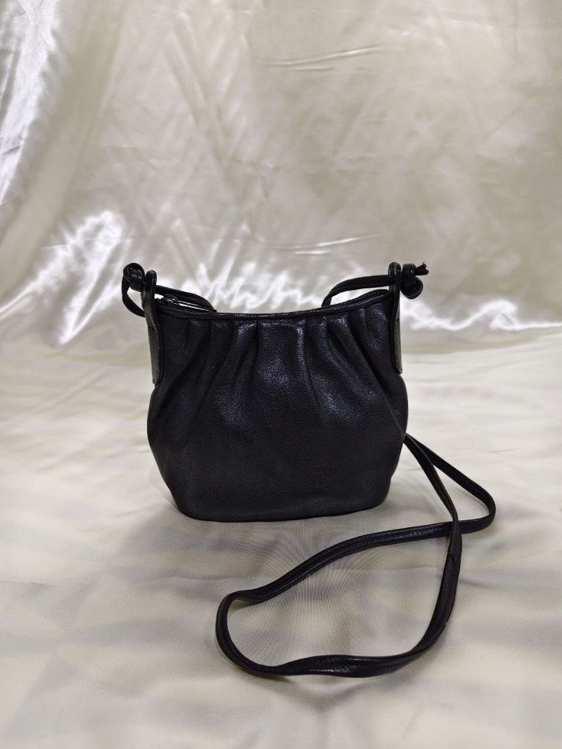 CUTE GENUINE LEATHER SLING 7/6" (Category: Cross-body Bags) located in Gamu. Submitted by 2022bagsbunny (Listing ID 1469401373, Image 1). Description: .
