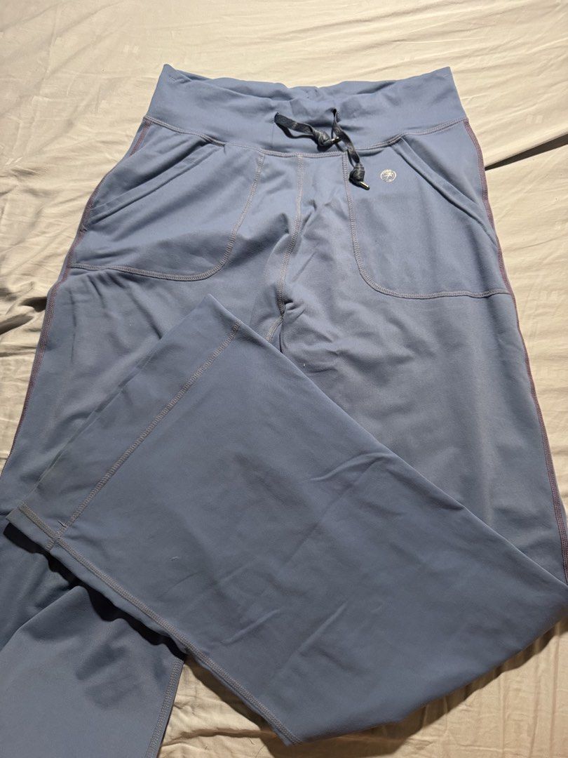 cute y2k jogging pants (Category: Other Bottoms) located in Manila. Submitted by toandfrou__ (Listing ID 1469438751, Image 1). Description: very comfortable & baggy; nice fit/silhouette.