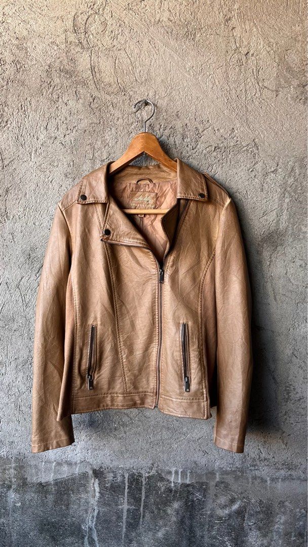 Dabby Collection Camel Faux Leather Jacket (Category: Coats, Jackets and Outerwear) located in Cabuyao City. Submitted by kisyana (Listing ID 1469400756, Image 1). Description: .