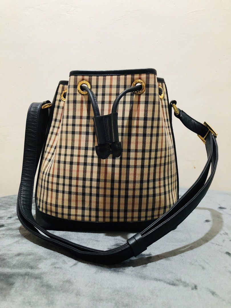 DAKS DRAWSTRING BUCKET SHOULDER BAG/CROSSBODY BAG (Category: Shoulder Bags) located in Imus. Submitted by dhouseoftotes (Listing ID 1469431758, Image 2). Description: 📐 MEASUREMENTS‼️ H - 9.5 inches W - 11.5 inches D - 4 inches •FROM JAPAN •ADJUSTABLE STRAP •NAVY BLUE LEATHER COLOR DISCLAIMER!! I am not affiliated, associated, authorised, endorsed by, or in any way officially connected with any of the brands, companies, or trademarks mentioned o