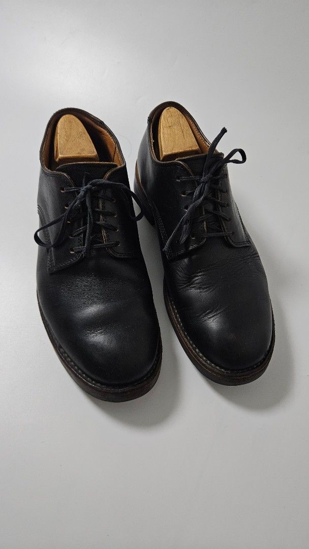Danner Manawa Leather Derby Shoes (Category: Casual Shoes) located in Alfonso. Submitted by jbcamet (Listing ID 1469507089, Image 3). Description: - Brand: Danner (Made in USA, Portland, Oregon) - Style: Classic black leather derby / oxford dress shoes - Construction: Durable welted design with lace-up closure - Material: Premium leather upper and smooth lining - Condition: Well-maintained with minor creasing from normal wear - Versatility: Ideal