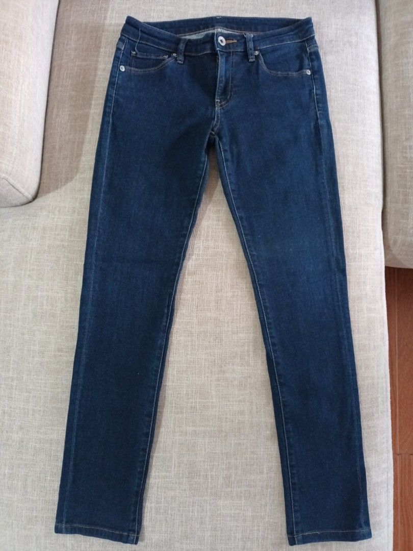 Dark Blue Denim Skinny Jeans (Category: Jeans) located in Quezon. Submitted by ja8720 (Listing ID 1469472983, Image 1). Description: - Dark blue denim skinny jeans - Clean dark wash with subtle fading on the front thighs - Slim fit from hip to hem - Classic five-pocket styling with front zip fly - Standard belt loops included - Versatile everyday pair that goes with everything size 25(63.5cm).