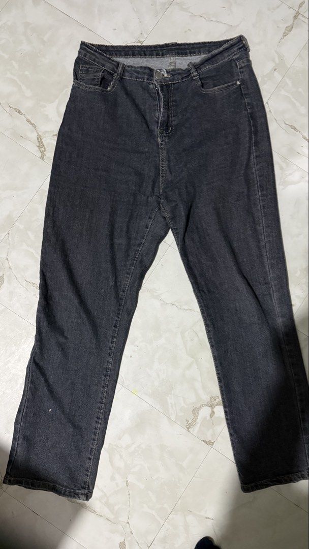 Dark Denim Straight Cut Jeans (Category: Jeans) located in Quezon City. Submitted by dinesaur (Listing ID 1469547071, Image 1). Description: Size 34-35.