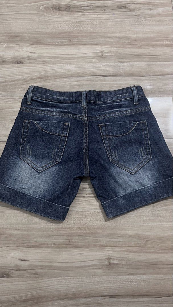 dark wash denim shorts w crown (Category: Shorts) located in Manila. Submitted by femmelita (Listing ID 1469496111, Image 3). Description: ❤︎⁠ used once ❤︎⁠ size: S-M (w26) ❤︎ selling for: ₱250 ♔ based in pasig $$$ gcash .
