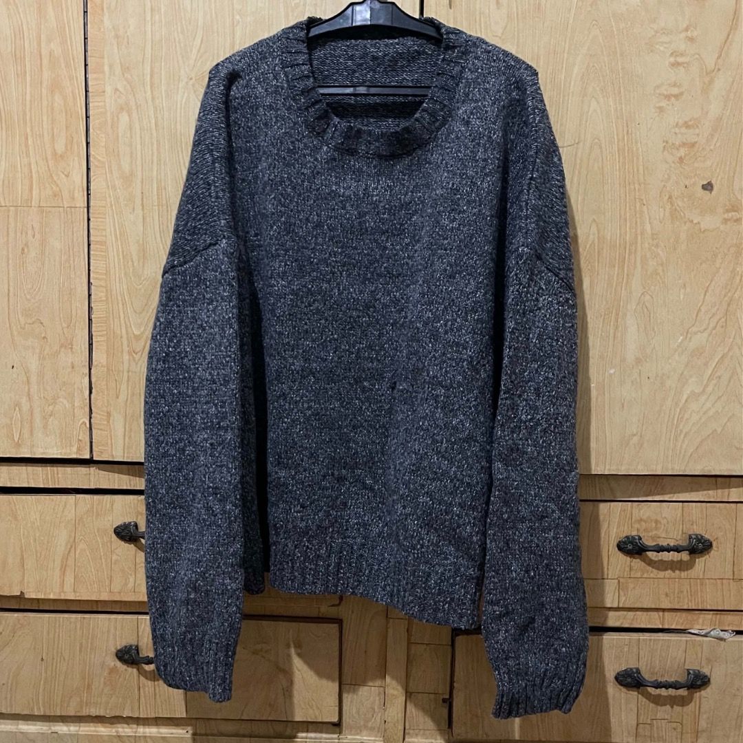 Dazy Knit Sweater (Category: Longsleeves) located in Antipolo. Submitted by annedeclutterss (Listing ID 1469463026, Image 1). Description: - Color: Dark grey with subtle white speckles - Fit: Relaxed with dropped shoulders - Neckline & Cuffs: Thick ribbed collar, cuffs, and hem - Style: Cozy winter pullover layer.