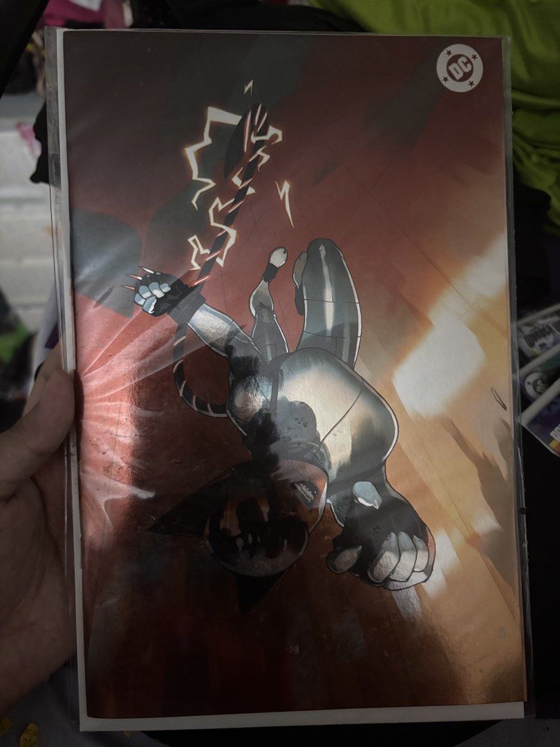 DC Comics Absolute Catwoman #1 Foil (Category: Comics & Manga) located in General Trias. Submitted by mousette (Listing ID 1469497819, Image 1). Description: - Title: DC Catwoman Comic Book .