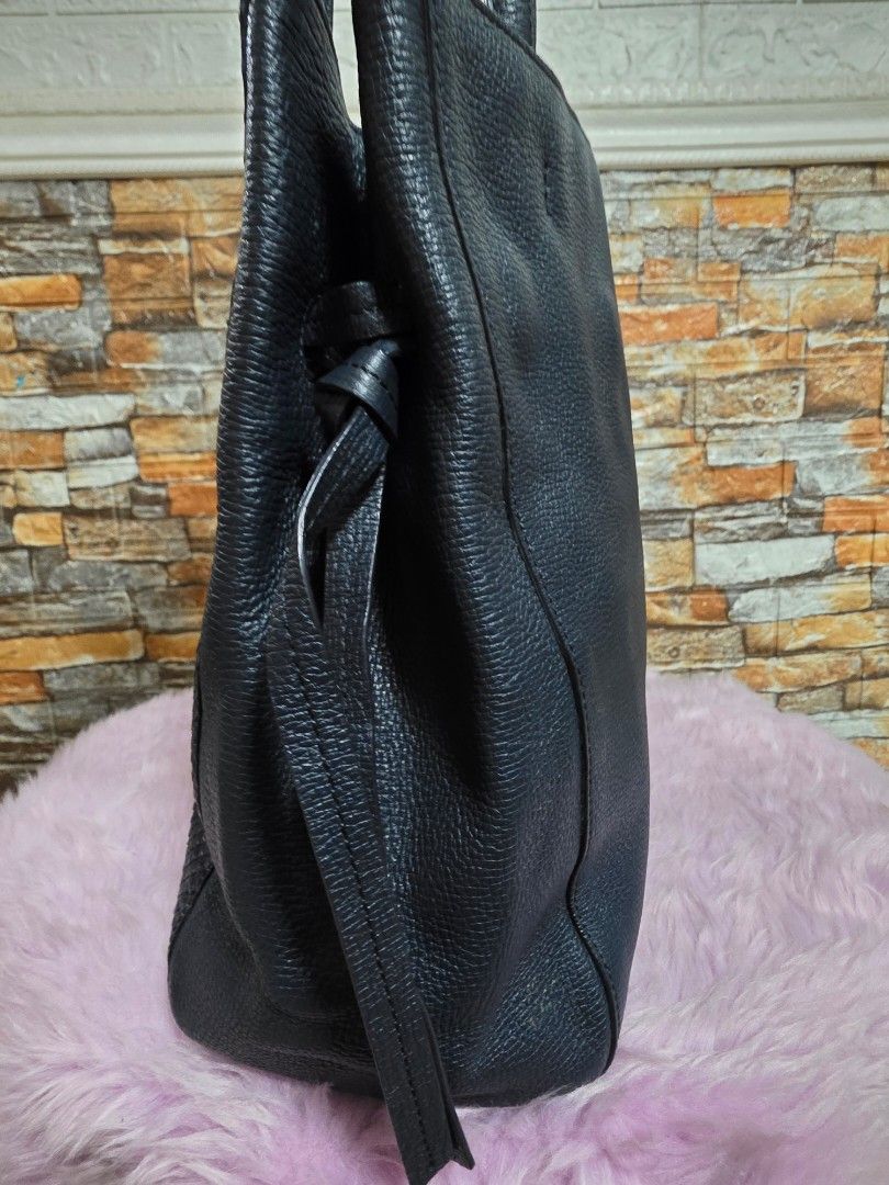 Decke Tote bag (Category: Tote Bags) located in Binan City. Submitted by elli.etcetera (Listing ID 1469508908, Image 2). Description: MOP: Gcash, Maya or Bank transfer Courier: Flash, J&T or Lalamove.