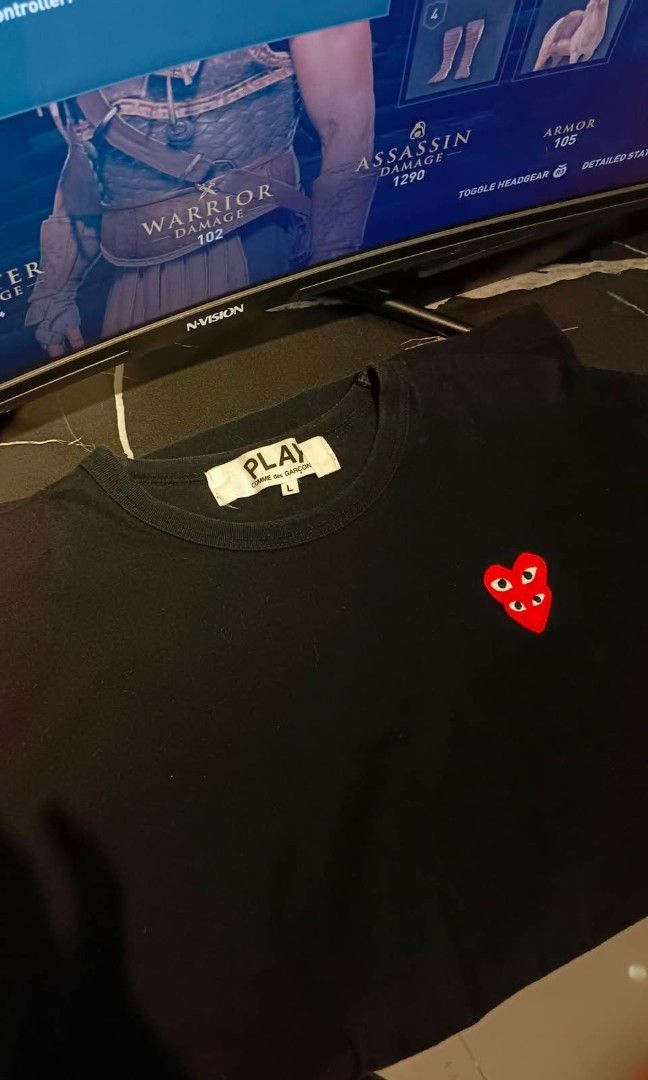 Decluttering some stuffs (Category: Luxury Apparel) located in Davao. Submitted by ensong_deee19 (Listing ID 1469570545, Image 2). Description: CDG PLAY FLAWLES LARGE PRADA FLAWLESS LARGE.