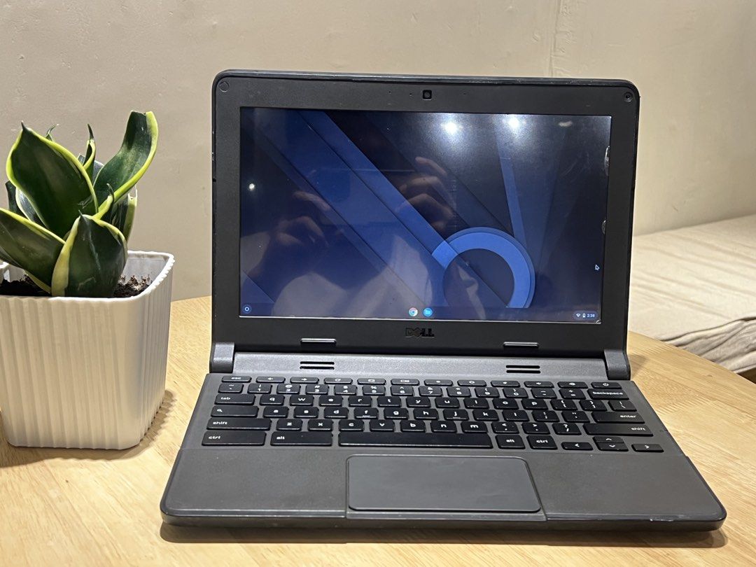 Dell ChromeBook 11 - Intel celeron CPU N2840 @ 2.16GHz (Category: Laptops & Notebooks) located in Manila. Submitted by jayson.smith-9999 (Listing ID 1469435478, Image 3). Description: - Intel celeron CPU N2840 @ 2.16GHz - 2 GB RAM - 1 GB SSD - Battery health 84% - 11.6- inch - HD 1366x768 Package - Unit & Charger only - No issue - Smooth - Test to sawa sa meetup 📍Meetup Greenhills Vmall.
