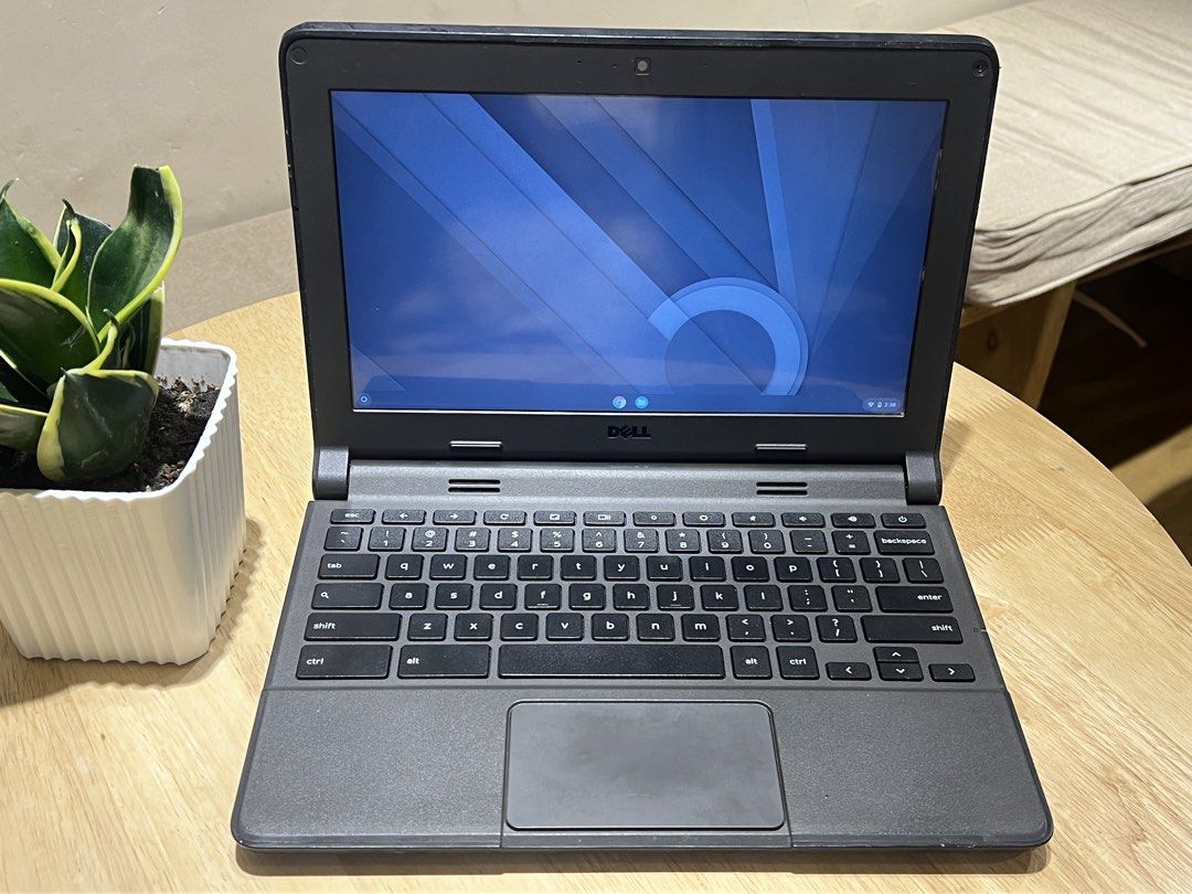 Dell ChromeBook 11 - Intel celeron CPU N2840 @ 2.16GHz (Category: Laptops & Notebooks) located in Manila. Submitted by jayson.smith-9999 (Listing ID 1469435478, Image 1). Description: - Intel celeron CPU N2840 @ 2.16GHz - 2 GB RAM - 1 GB SSD - Battery health 84% - 11.6- inch - HD 1366x768 Package - Unit & Charger only - No issue - Smooth - Test to sawa sa meetup 📍Meetup Greenhills Vmall.