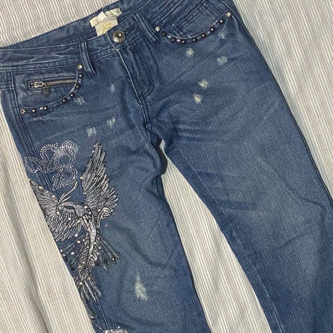 denim capri 'luis de parique' (Category: Other Bottoms) located in Abucay. Submitted by ffflock444 (Listing ID 1469492233, Image 3). Description: waist - 30 width - 18 length - 29 dm for more info!.