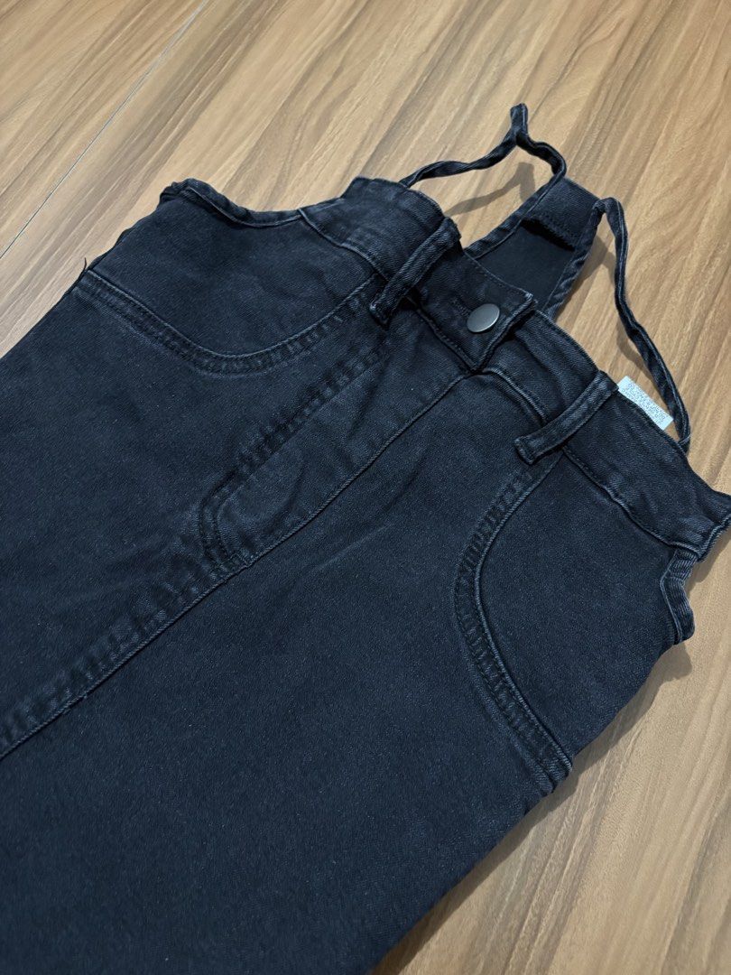 Denim Dress (Category: Dresses) located in Caloocan City. Submitted by soul.searcher (Listing ID 1469429105, Image 2). Description: Denim Dress SHEIN brand Fit S-M Like new, no issues .