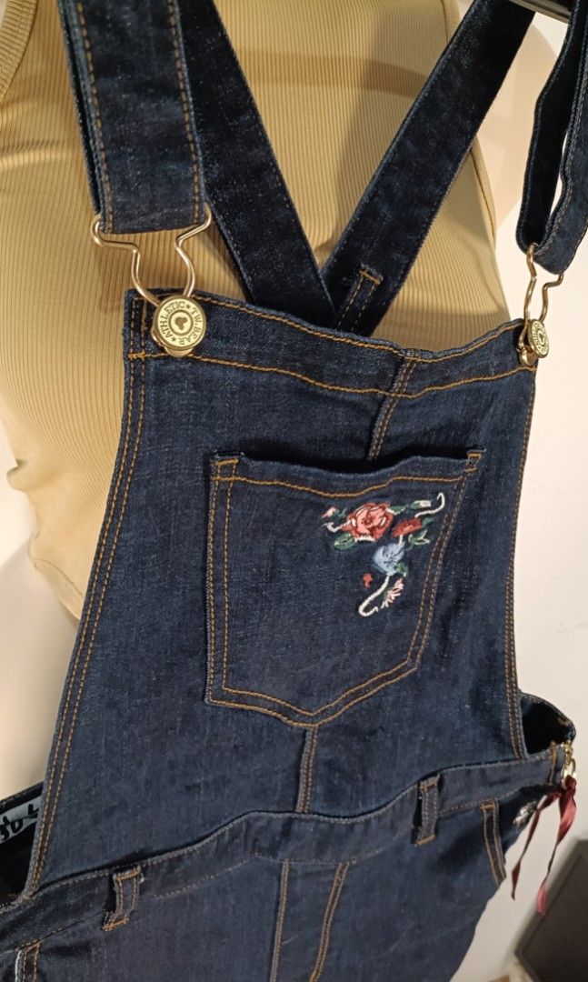 Denim Jumper pants (Category: Jumpsuits) located in Dasmarinas. Submitted by kheiko086 (Listing ID 1469432761, Image 2). Description: - Color & Material: Dark blue stretchy denim - Fit & Cut: Skinny flared leg with adjustable shoulder straps - Closure: Convenient side zip closure - Details: Adorable floral embroidery on the chest pocket - Measurements: Waist 30 inches, Length 35 inches - Styling: Versatile wardrobe staple, easy to pair with tees 