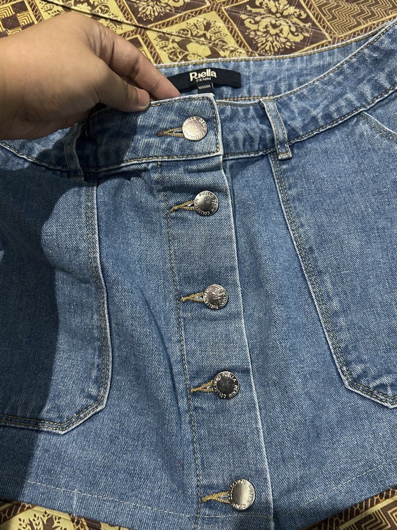 Denim Mini Micro Skirt (Category: Skirts) located in Asingan. Submitted by prelovedbykimmy_ (Listing ID 1469429683, Image 3). Description: • 27-28 best fit • length 11 inches • no inner • working buttons .