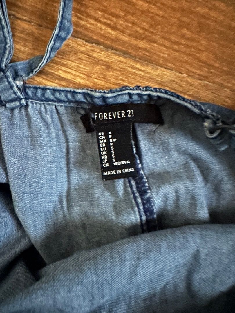 Denim Romper (Category: Rompers) located in Porac. Submitted by gentlefox_e6359d (Listing ID 1469454787, Image 2). Description: S-M 9/10.