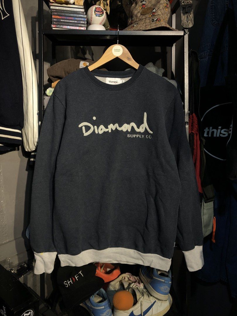 DIAMOND SUPPLY CO. OG SCRIPT CREWNECK (Category: Coats, Jackets and Outerwear) located in San Pablo. Submitted by genesisllo24149 (Listing ID 1469473894, Image 2). Description: DIAMOND SUPPLY CO. OG SCRIPT CREWNECK LENGTH -> 29 WIDTH -> 22 ISSUE -> NONE CONDITION -> EXCELLENT DM TO PURCHASE 📥 DISCLAIMER: - Please manage your expectations, posted items are preloved, used & thrifted -Actual color may vary due to lighting -Flaker will be posted.
