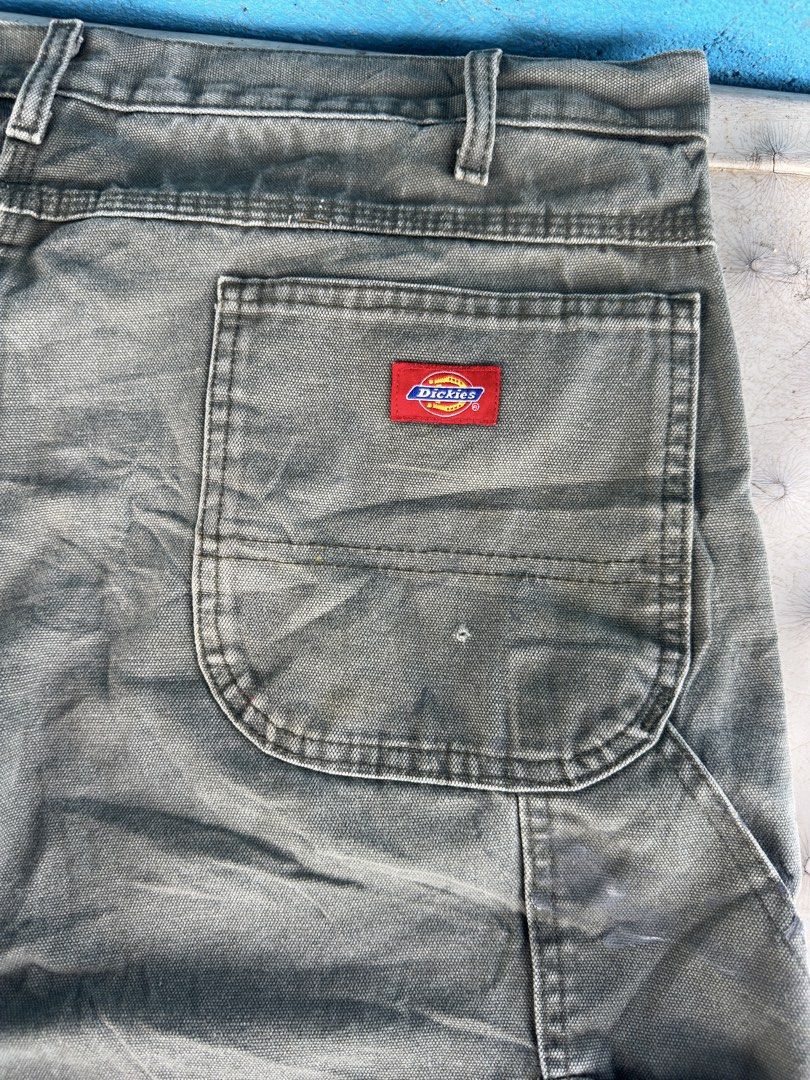 Dickies Carpenter Jorts Moss Green (Category: Shorts) located in Cagayan de Oro. Submitted by caspian_thrift (Listing ID 1469532258, Image 3). Description: 40x22x12 issue: naka declare na lahat sa pics.