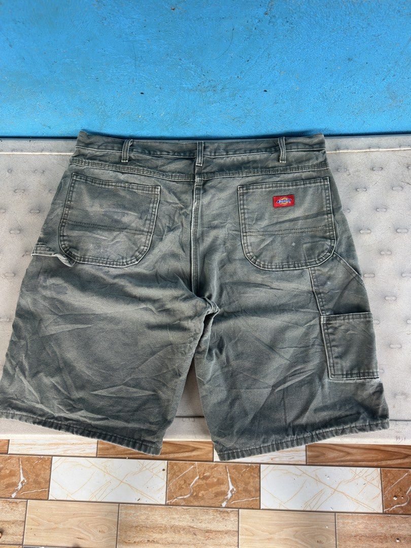 Dickies Carpenter Jorts Moss Green (Category: Shorts) located in Cagayan de Oro. Submitted by caspian_thrift (Listing ID 1469532258, Image 1). Description: 40x22x12 issue: naka declare na lahat sa pics.