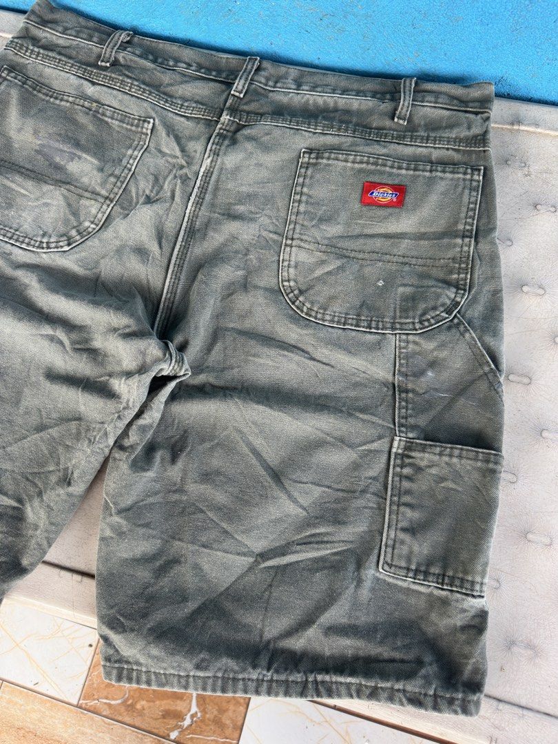 Dickies Carpenter Jorts Moss Green (Category: Shorts) located in Cagayan de Oro. Submitted by caspian_thrift (Listing ID 1469532258, Image 2). Description: 40x22x12 issue: naka declare na lahat sa pics.